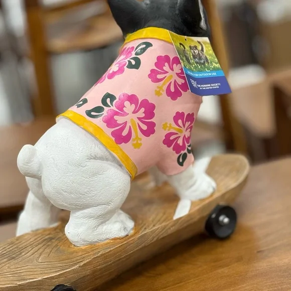 FRENCHIE RIDING SKATEBOARD